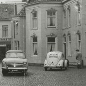 Kenteken: A 48151; Ford Consul, Winschoten, 30-07-1954, foto: archief Kantongerecht  Winschoten, uitsnede 154-8_62.jpg