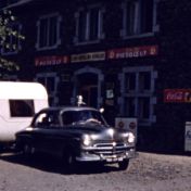 Kenteken: A 3454; Vauxhall Wyvern met nieuw kenteken NX-39-50, op een camping in België, still uit "Vakantiefilms Meijer" C.W. Jeltes-Meijer, ca. 1956, coll. GrA (2209-AV7174)