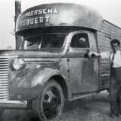 Kenteken: A 26109; Jakob Jan Wiersema bij de Chevrolet, foto: archief W. Mollema
