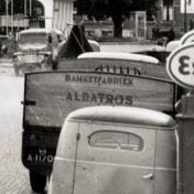 Kenteken: A 11706; Ford,  Groningen, Damsterdiep ca. 1953, foto: uitsnede 1986-731.jpg