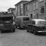 Kenteken: A 11298; Chevrolet, Groningen, Scheldestraat ca. 1952, foto: H. Pannekoek