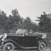 Kenteken: A 14602; dhr. Krul in zijn Opel, foto: J. C. Bezemer