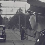 Kenteken: A 1215; Buick, foto: still uit "Verkeersfilm", C. van der Mei, 1934, coll. GrA (2209-0176)