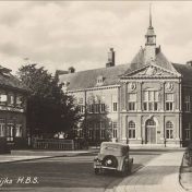Kenteken: A 23493; Veendam, Rijks H.B.S. ca. 1952 (1986-18065)
