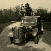 Kenteken: A 16878; Citroën Traction Avant met Duintjer Turfgasgenerator type 3P1, foto: archief Duintjer en zonen (1958-133)