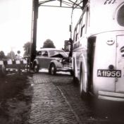 Kenteken: A 11956; Ongeluk Ford bus, Smilde, ca. 1951, foto: <a href='https://www.facebook.com/photo/?fbid=997524414866983&set=g.319434671549357' target='_blank'>facebook Smilde terug in de tijd</a>