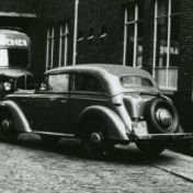 Kenteken: A 1986; Opel Olympia, uitsnede foto Streekhistorisch Centrum Stadskanaal (03585)