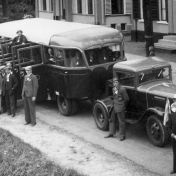 Kenteken: A 24927; GMC, uitsnede foto Gemeentearchief Hoogezand-Sappemeer