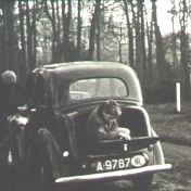 Kenteken: A 9787; Morris 10, 1954, foto: Still uit GAVA-film AV7533
