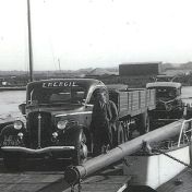 Kenteken: A 8795; Indiana, veerpont Eck & Wiel, foto: <a href='https://twierstr.home.xs4all.nl/' target='_blank'>http://twierstr.home.xs4all.nl</a>