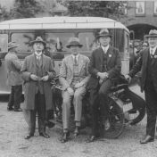 Kenteken: A 13060; Harley Davidson, Groningen, Stadspark, v.l.n.r.: G. Tammens; J. Burmann; A. Onnes Fzn.; S.S. Meihuizen, 1929 (1785-15976)