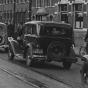 Kenteken: A 25520; Pontiac, Groningen, Hereweg, 19-4-1935, foto: uitsnede 1785-1248.jpg; Fotograaf: Gemeentepolitie