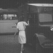 Kenteken: A 13099; Austin, ca. 1949, foto: Still uit GAVA-film AV4085