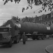 Kenteken: A 34130; Mack, Groningen, Radesingel 1949 (2248-00147); Fotograaf: Fotobedrijf Piet Boonstra