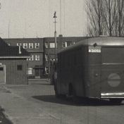 Kenteken: A 31050;  GMC, foto: still uit de film "Is Groningen Paraat?" S.J. Bakker, J.M. Heres Diddens-Zegerink ten Rodengate Marissen, 1940, coll. GrA (2209AV0019)