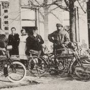 Kenteken: A 3713; Emblem 106 motor, foto: uitsnede 1986-22810.jpg