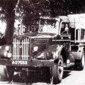 Kenteken: A 27553; Autocar C50, 1946, bron foto:  "Jonker Vijfenzeventig jaar in beweging." (1957-25777)