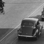 Kenteken: A 15443; Ford, Groningen, Hereweg, 1937, foto: uitsnede 1785-1235.jpg