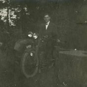 Kenteken: A 4525; Harley Davidson, Foto uit archief W. A. Scholten (1100-395)