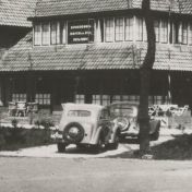 Kenteken: A 14709; Opel Olympia, uitsnede foto collectie Drents Museum (DM0210011406)