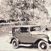Kenteken: A 13743; Ford B, Mensingeweer, boerderij Hijlkemaheerd, Wildeveldseweg 2, ca. 1932; Fotograaf: P.J. Hijlkema