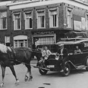 Kenteken: A 21920; Ford B, Groningen, Bloemstraat ca. 1942 (1785-30427)