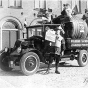 Kenteken: A 3219; Renault vrachtwagen met reclame voor Cultura, 1931, foto: Conam