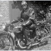 Kenteken: A 25995; Hermannus Benno Bouman op de TWN, 1936, foto: W. Bouman