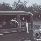 Kenteken: A 13225; Chevrolet, Ter Apel, 1933, foto: still uit de film "Ouden van dagentocht en zwemwedstrijden Ter Apel", F.C.W.H. Lunow, 1933-1936, coll. GrA (2209-AV4946)