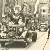 Kenteken: A 29234; Ford, Gelkingestraat Groningen, bloemencorso 08-09-1938 (1785-6074)