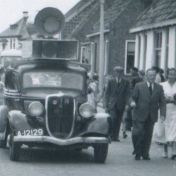 Kenteken: A 12129; Ford, uitsnede foto Historische Vereniging Middelstum
