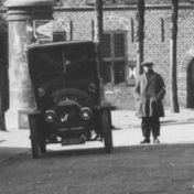 Kenteken: A 882; Opel, Appingedam, Wijkstraat ca. 1921, foto: uitsnede 818-000725.jpg