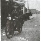 Kenteken: A 27414; DKW, foto: Clubmededelingen nr. 342, september 1992, Veteraan Motoren Club