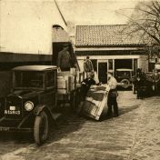 Kenteken: A 15900; foto uit boek Naaml. Vennootschap Fijnhouthandel v/h J. Stoit 1920-1930 (1957-27820)