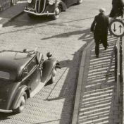 Kenteken: A 22468; Hansa 1100 op de Kapteynbrug, Groningen, ca. 1938. uitsnede foto: H. Renkema