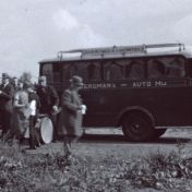 Kenteken: A 5830; Ford, Ter Apel, 1933, foto: still uit de film "Ouden van dagentocht en zwemwedstrijden Ter Apel", F.C.W.H. Lunow, 1933-1936, coll. GrA (2209-AV4946)