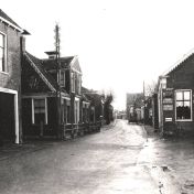 Kenteken: A 841; Middelstum, Burchtstraat ca. 1920, fotograaf W. F. Pastoor (818-9864)