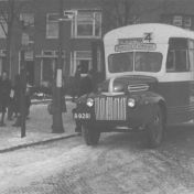 Kenteken: A 9261; Ford ca. 1949, foto: Still uit GAVA-film AV4990