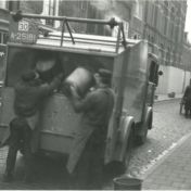 Kenteken: A 25181; Ford V8, foto: archief Gemeentereiniging (1475)