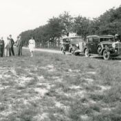 Kenteken: A 3975; Inspectie van een fietsroute vermoedelijk nabij Assen, foto: Drents Museum (DM22030)