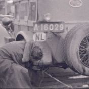 Kenteken: A 16029; Lancia, foto: still uit de film "Adelboden", E.A.H. Scholten, 1935-1938, coll. GrA (2209-9671) 