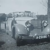 Kenteken: A 25086; Mercedes 290 met de familie Vredevoogd, ca. 1950, foto: A. Vredevoogd
