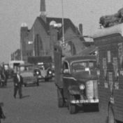 Kenteken: A 17141; foto: still uit de film "Groningen II", J. Petersen, 1930-1948 coll. GrA (2209-5184)