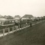 Kenteken: A 9527; Radfahrer-Abteilung Wehrmacht in gevorderde bussen, 30-05-1940, foto: R. Mulder