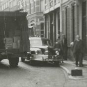 Kenteken: A 46459; Ongeval Packard Super Eight met Ford vrachtwagen A-8036, Winschoten 06-09-1954, foto: archief Kantongerecht Winschoten, uitsnede 0154_0008-0040.jpg