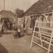 Kenteken: A 26703; Molenweg in Beerta, foto: "Het Noorden in Woord en Beeld" 17-12-1937