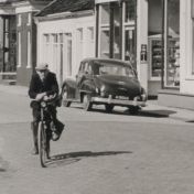 Kenteken: A 18066; Opel Kapitän, 28-05-1955, uitsnede foto archief Dagblad van het Noorden (AW2024-242); Fotograaf: Folkers, E.