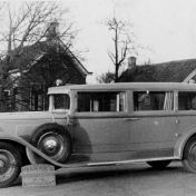 Kenteken: A 24324; Cadillac bij carrosseriebedrijf Medema, Appingedam, 1935, foto: H. Waldeck
