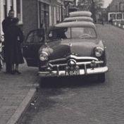 Kenteken: A 1149; Ford Custom, foto: still uit de film "100 jarig jubileum Koerts Hout", 1954, coll GrA (2209-AV26579)
