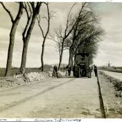Kenteken: A 1890; Wegaanleg Bedum 16-03-1925. Foto uit fotoalbum Prov. Waterstaat (2544-3226)